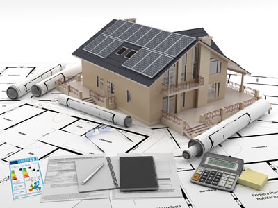 Haus mit Solaranlagen und Bauplänen